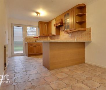 4 bedroom semi-detached house to rent - Photo 5