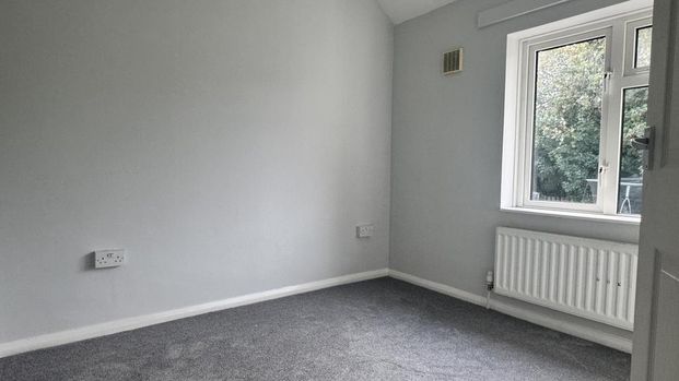 2 bedroom end of terrace house to rent - Photo 1