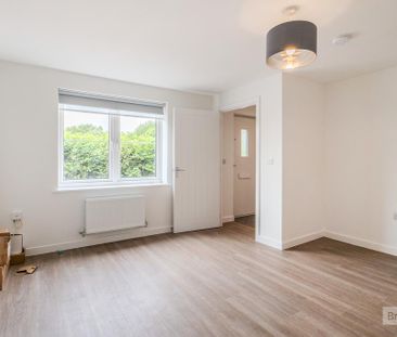 4 bedroom semi-detached house to rent - Photo 1