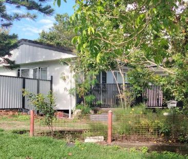 Charming Family Home in a Super Convenient Location - Photo 3