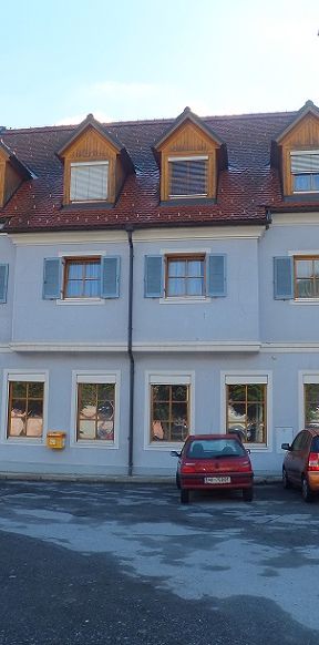 Helle 2-Zimmer-Wohnung im Dachgeschoss - Photo 1