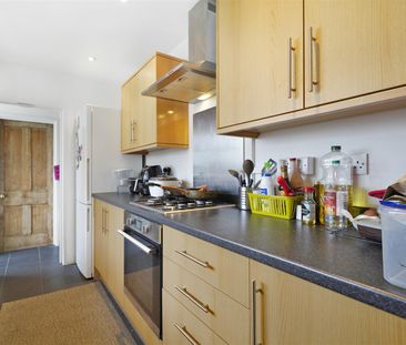 Terraced House To Let - Photo 6