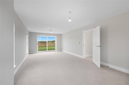 5 bedroom detached house to rent - Photo 3