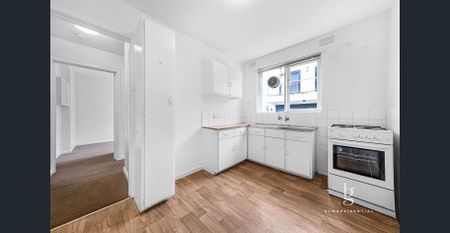 Amazing 2 bedroom apartment in central Windsor location - Photo 5