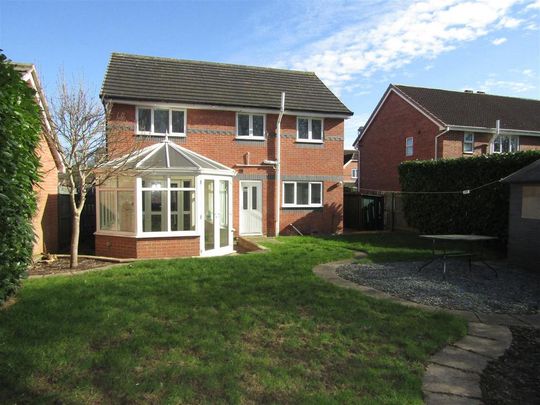 4 bedroom detached house to rent - Photo 1