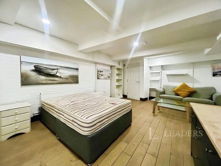 Studio to rent - Photo 3