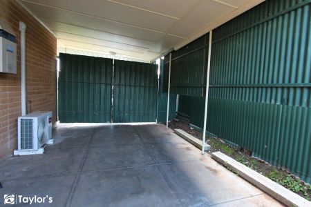 SPACIOUS FAMILY HOME WITH MULTIPLE LIVING AREAS & GREAT OUTDOOR SPACE - Photo 2