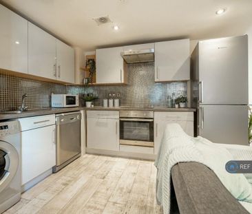 5 bedroom flat to rent - Photo 3