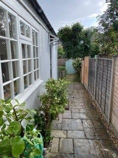 Anderson Road, Weybridge, KT13 - Photo 5