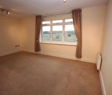 2 bedroom Terraced House to let - Photo 4