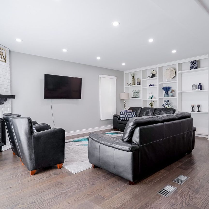 For Lease - 10 Maplewood Drive, Whitby, Ontario - Photo 1