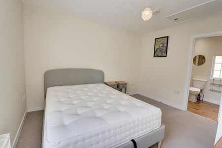 1 bedroom character property to rent - Photo 5