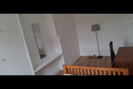 2 Bed Flat, Northwick Avenue, HA3 - Photo 3