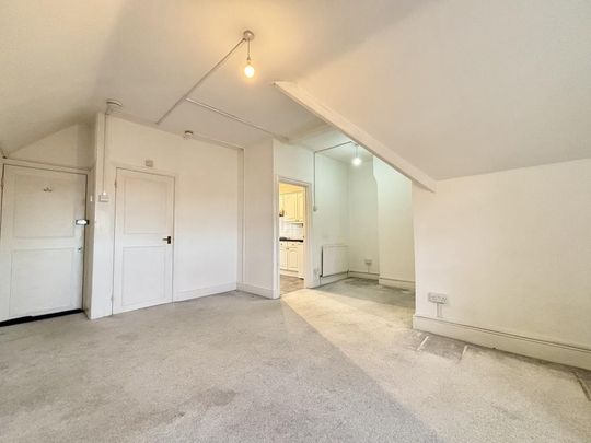 Studio to rent - Photo 1