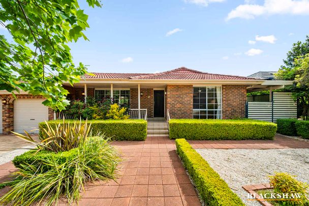 Spacious Family Home in a Quiet McKellar Cul-de-Sac - Photo 1