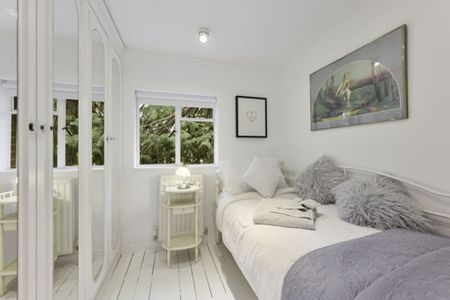 Designer Cottage, 5 West End Lane, Esher, West Horsley - Photo 4