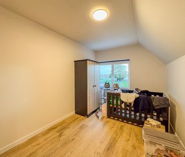 Volledig gerenoveerde woning met 3 slaapkamers, carport en tuin. - Photo 6