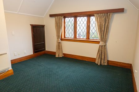 Spacious 4-Bedroom Home in the Heart of Dunedin – City Living at Its Best - Photo 2