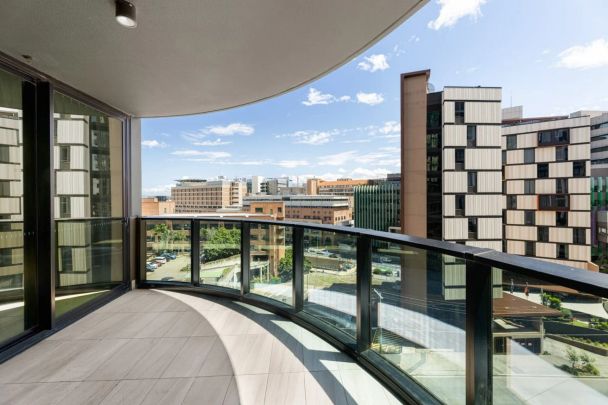 Luxury Sky Home with Panoramic River and City Views – Oxley + Stirling Residences - Photo 1