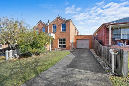 LOW MAINTENANCE LIVING IN PRIME LOCATION - Photo 3