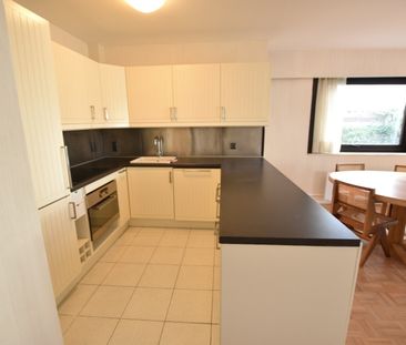 Ongemeubeld hoekappartement in hartje Zoute nabij het Albertplein - Photo 3