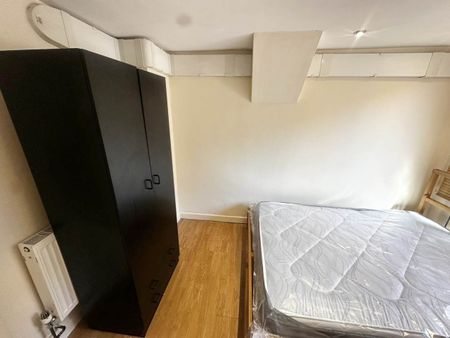 Woodside Avenue (Room 2), Burley, Leeds - Photo 2