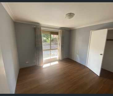 WELL PRESENTED THREE BEDROOM ONE BATH HOME - LARGE BACK YARD - Photo 1