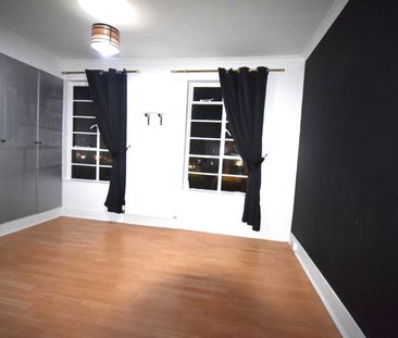 Four bedroom house close to king george hospital- £2500 pcm - Photo 5