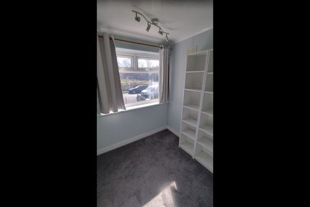 3 Bed Semi-Detached House, Southleigh Road, LS11 - Photo 3