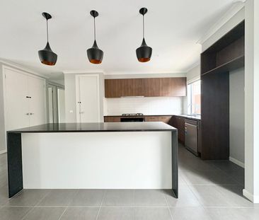 Spacious & Stylish Family Living in a Prime Leopold Location - Photo 3