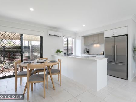 Modern 3-Bedroom Townhouse in a Desirable Location - Stylish & Spacious! - Photo 5