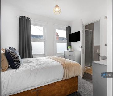 1 bedroom in a house share to rent - Photo 3