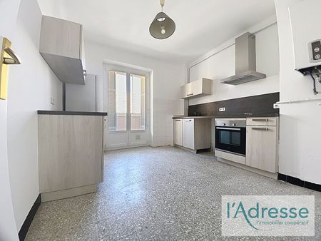 Location Appartement 3 pièces 84m² - Photo 3
