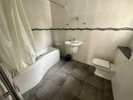 St. Marys Avenue North, Middlesex, UB2 - Photo 4