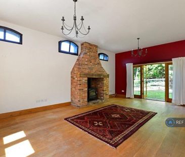 4 bedroom detached house to rent - Photo 3