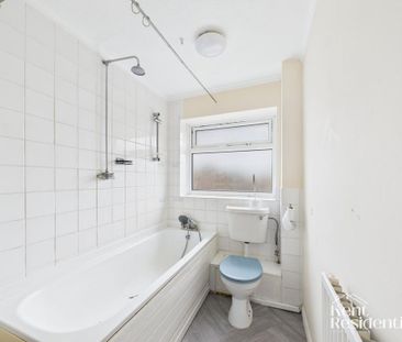 3 bedroom flat to rent - Photo 3