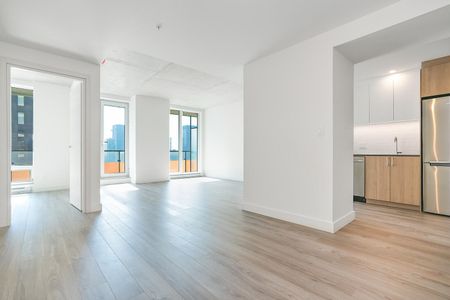 360 President Kennedy, Montréal, QC - Photo 2