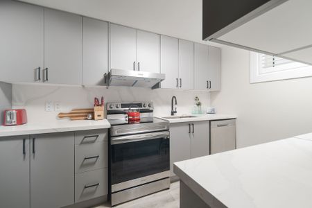 For Lease - 37 Bentworth Avenue Unit# Lower, Toronto, Ontario - Photo 2