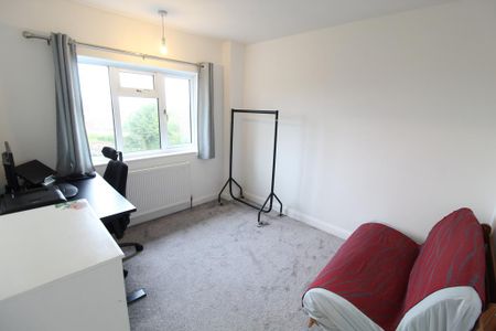 2 bedroom semi-detached house to rent - Photo 4