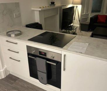 3 bedroom flat to rent - Photo 3