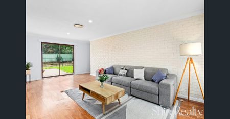 Comfortable living in a convenient setting - Photo 4