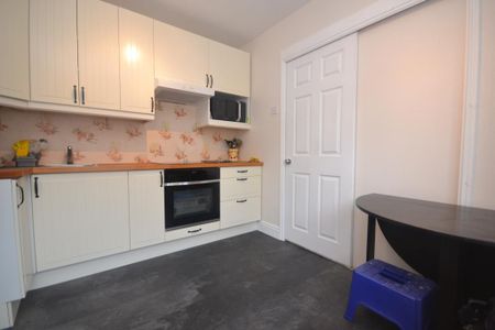 2 bedroom terraced house to rent - Photo 4