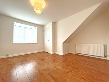 2 bedroom Town house to rent - Photo 5