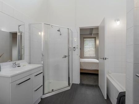 2/36 Manning Road, Malvern East VIC 3145 - Townhouse For Rent | Domain - Photo 2