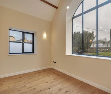 4 bedroom semi-detached house to rent - Photo 5