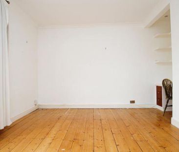 A lovely Victorian period home within walking distance to the local... - Photo 1