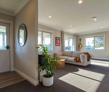 Modern 3-Bedroom Home - Great location - Photo 3