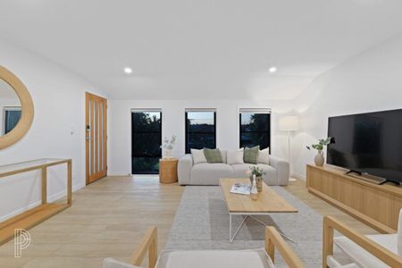 4 Lee Court, Everton Hills QLD 4053 - House For Rent | Domain - Photo 2