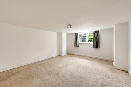 3 bedroom flat to rent - Photo 3