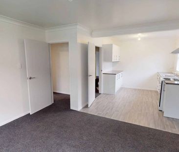 Roslyn - 3 Bedrooms - Photo 4